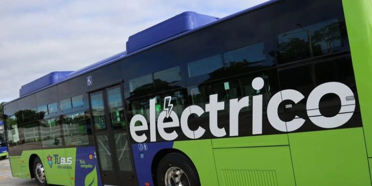 Municipalidad lanza primera flota de buses eléctricos en Ciudad de Guatemala