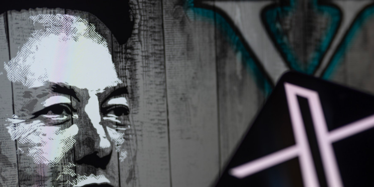 Musk considera cobrar a los usuarios de X una pequeña cantidad de dinero