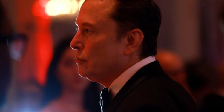 Musk promete bombardear a aquellos que hablan sobre sus supuestos lazos con Rusia