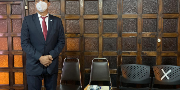 Mynor Moto retornará a su labor como Juez