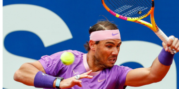 Nadal, finalista del Godó ante Tsitsipas tras arrollar a Carreño