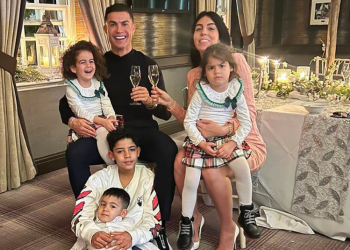 CRISTIANO RONALDO CRITICA EL RENDIMIENTO DEL MANCHESTER UNITED Y HACE UNA DESAFIANTE PROMESA DE AÑO NUEVO.
