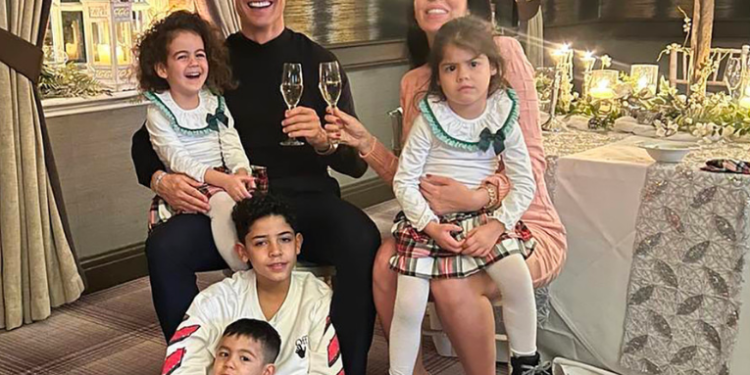 CRISTIANO RONALDO CRITICA EL RENDIMIENTO DEL MANCHESTER UNITED Y HACE UNA DESAFIANTE PROMESA DE AÑO NUEVO.