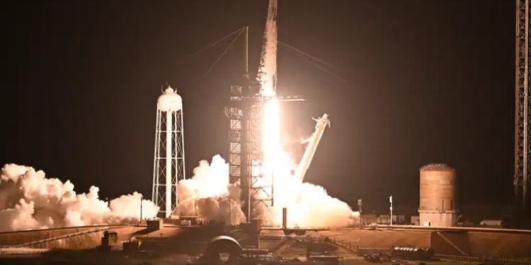NASA y Space X lanzan octava misión tripulada a la EEI