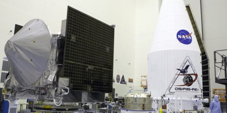 Nave de la NASA está por traer la mayor muestra obtenida hasta ahora de material de un asteroide