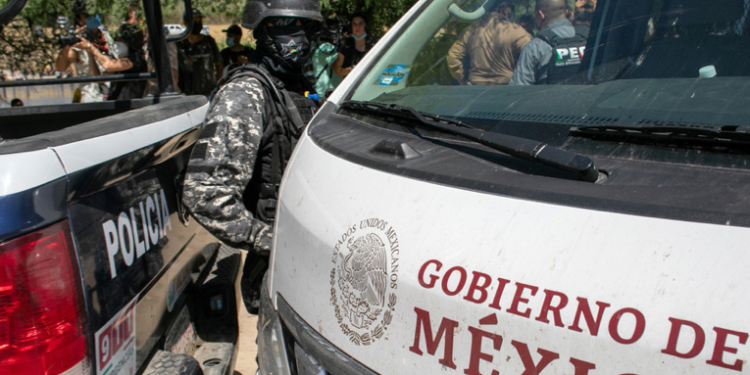 Navidad sin tregua: Cárteles imponen su ley con más violencia y 'regalos' a la población en México