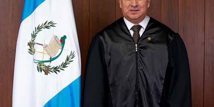 Nester Vásquez pimentel asume como presidente de la corte de constitucionalidad