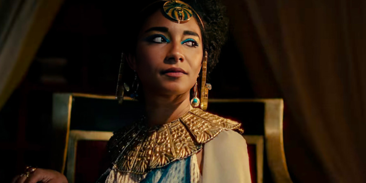 Netflix lanza un documental de Cleopatra con una actriz negra y desata la polémica