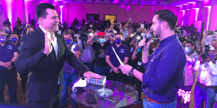 Neto Bran es juramentado como el nuevo Secretario General del partido Todos
