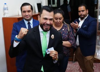Neto Bran recibe credenciales para competir por la alcaldí­a de Mixco