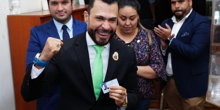 Neto Bran recibe credenciales para competir por la alcaldí­a de Mixco