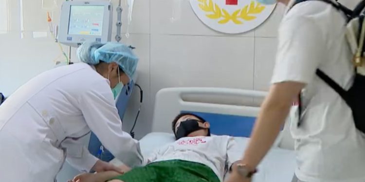 Niño chino dona 30 viales de sangre y se somete a un trasplante de médula ósea para salvar a su madre con leucemia