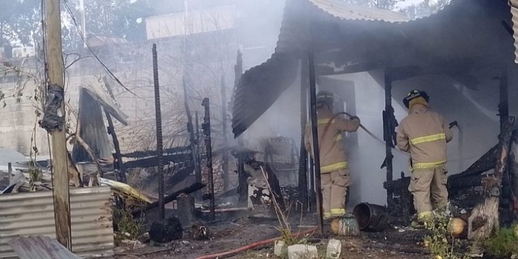 Niño de 12 años muere por incendio en su humilde hogar