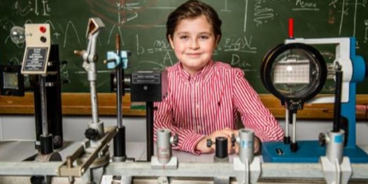 Niño prodigio de 11 años finaliza su carrera de fí­sica en 9 meses con matrí­cula de honor