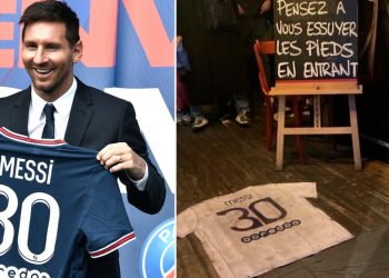 'No olvides limpiarte los pies': Usan una camiseta de Messi como alfombra en un bar de Francia