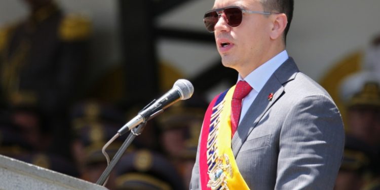 Noboa promete pagar electricidad de hogares en Ecuador y le llueven críticas