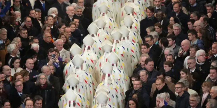 Notre Dame celebra primeras misas a cinco años del incendio