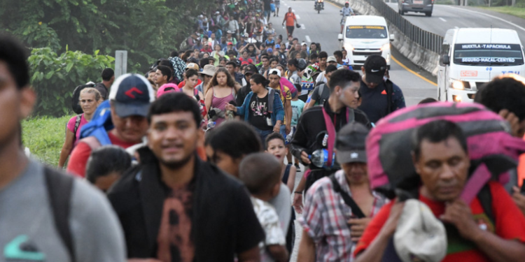 Nueva caravana migrante de más de 3.000 personas parte del sur de México hacia EE.UU.