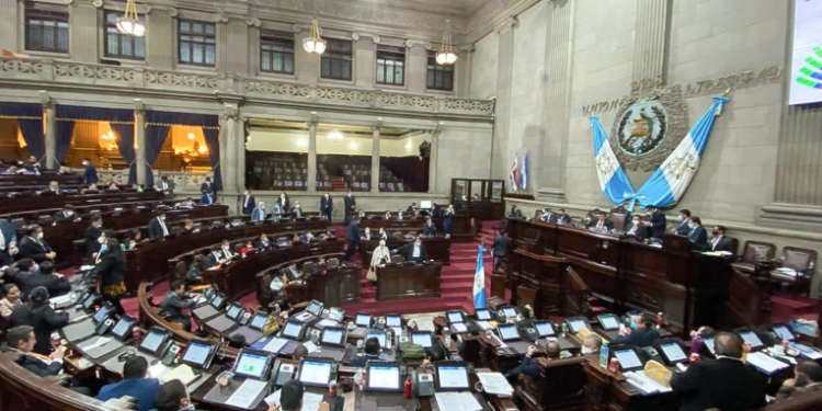 Nueva diputada es juramentada tras fallecimiento de Gabriel Heredia