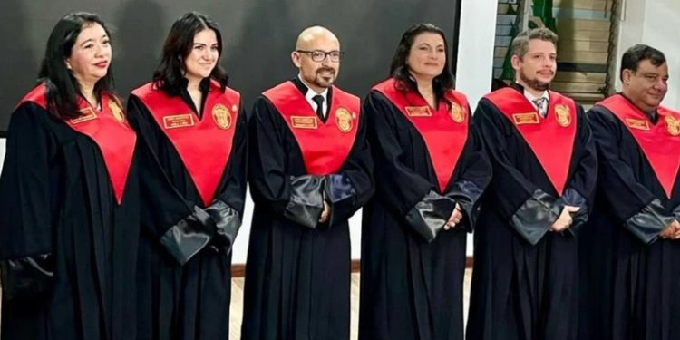 Nueva junta directiva del Colegio de Abogados asume tras amparo judicial