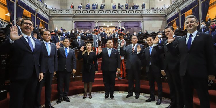 Nueva junta directiva del Congreso de la República es juramentada