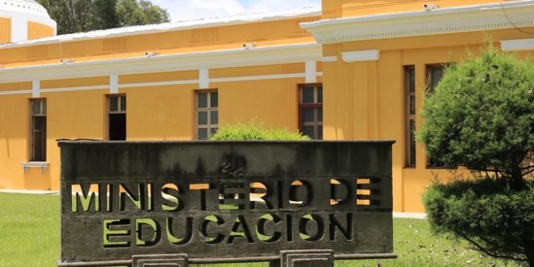 Nueva ministra enfocada en la reconstrucción de escuelas