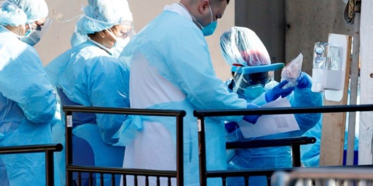 Nueva York se prepara por posible escasez de personal médico