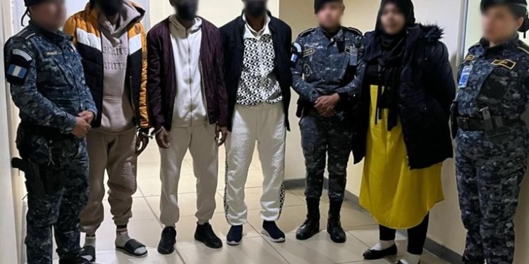 Nuevo incidente en el Aeropuerto la Aurora: interceptan a 4 sudaneses con visas falsas