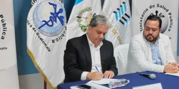 Nuevo ministro de Salud establece prioridades: personal, equipo y medicinas en centros de salud