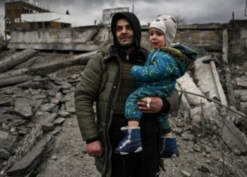 Nuevos ataques contra Kiev obligan a más civiles a huir de la ciudad
