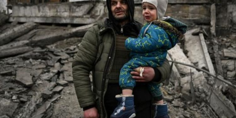 Nuevos ataques contra Kiev obligan a más civiles a huir de la ciudad