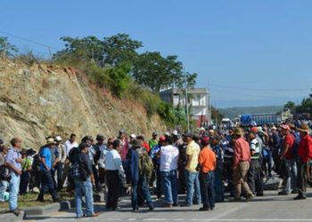 Nuevos bloqueos paralizan la ciudad y sus vías alternas