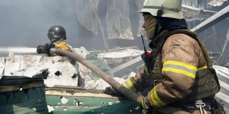 Número de muertos por ataque ruso a Jarkiv sube a 16