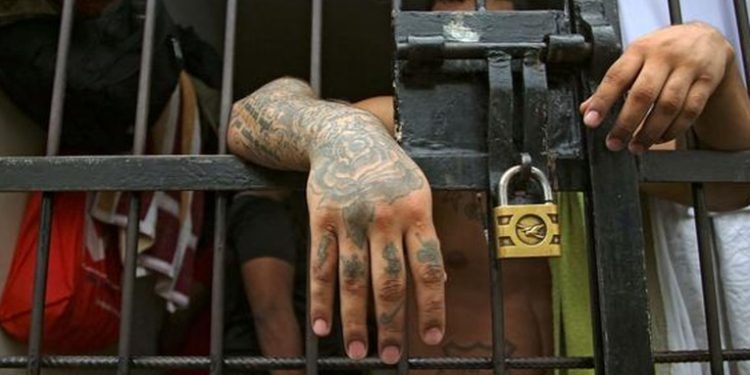 Numerosos muertos y heridos deja incendio en una cárcel colombiana