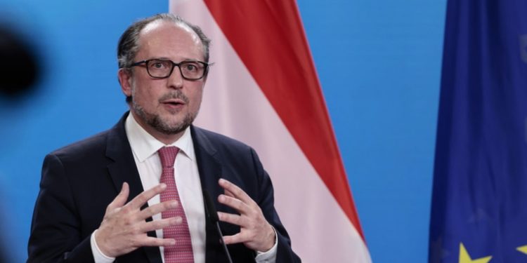 Occidente no debe tener miedo de sentarse con los rusos, dice el canciller de un país europeo