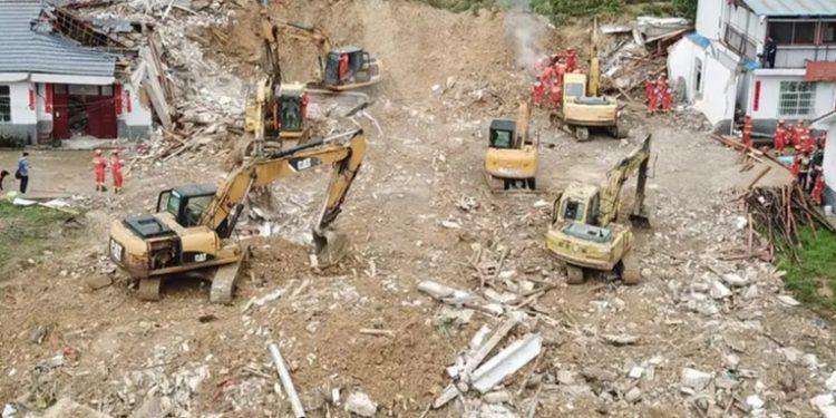 Ocho muertos deja deslizamiento de tierra en China