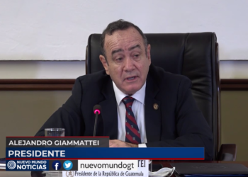 Ofrecen 2 mil 500 becas para estudiantes y profesionales de escasos recursos