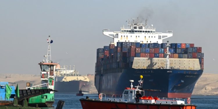 OMC: Los envíos de trigo a través del canal de Suez caen un 40 % en dos semanas