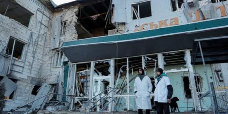 OMS condena los bombardeos rusos de hospitales en Ucrania