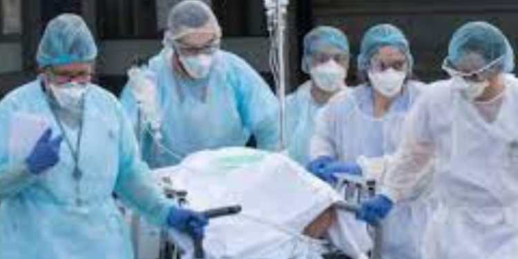 OMS dice que las muertes por COVID siguen bajando, pese al tsunami ómicron