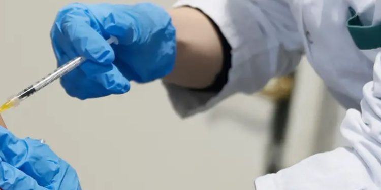 OMS: vacunas anticovid salvaron 1,4 millones de vidas