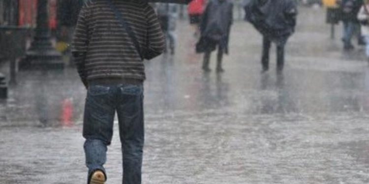 Onda del este y baja presión provocaran lluvias hasta el fin de semana