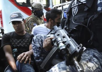 ONGs reportan más de 300 violaciones a DDHH en El Salvador