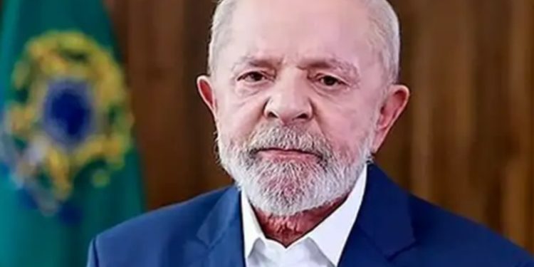 Operan a Lula para drenar una 'hemorragia intracraneal'