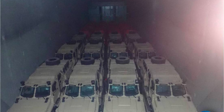 Operativo de la UE intercepta un barco con vehí­culos blindados en su camino a Libia.