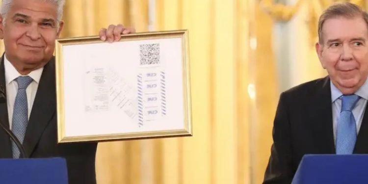 Oposición entrega actas electorales de Venezuela a Panamá