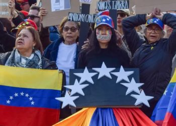 Oposición protesta a dos meses de elecciones en Venezuela
