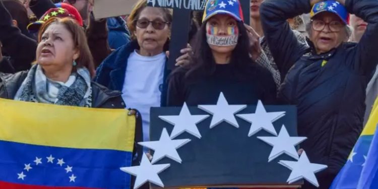 Oposición protesta a dos meses de elecciones en Venezuela