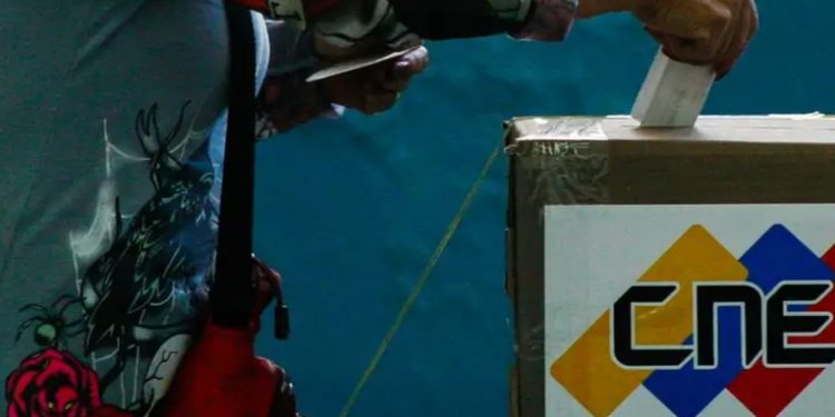 Oposición venezolana denuncia nuevas inhabilitaciones