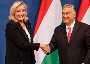 Orbán y Le Pen unen fuerzas en el Parlamento Europeo